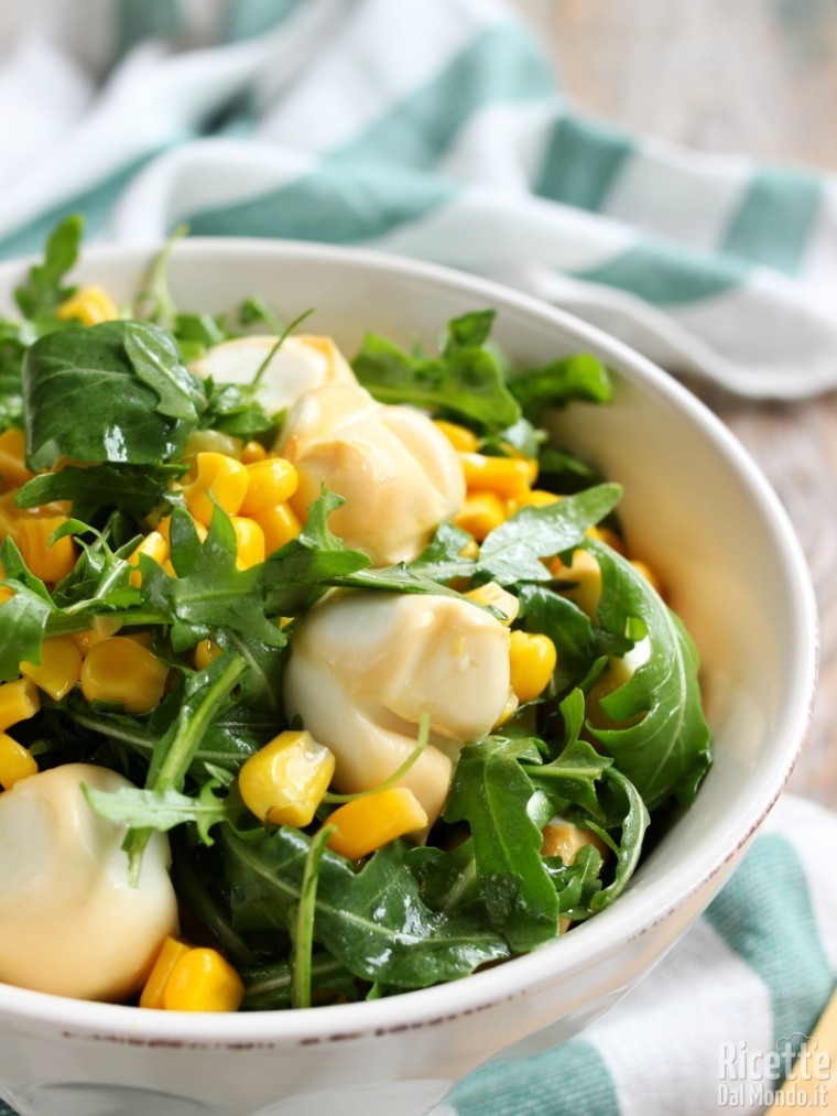Insalata rucola mais e provola