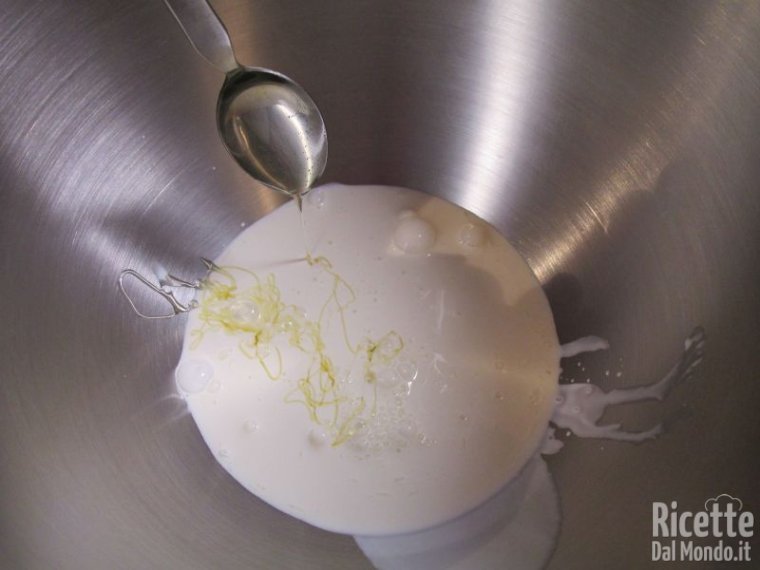 Preparare la crema al latte