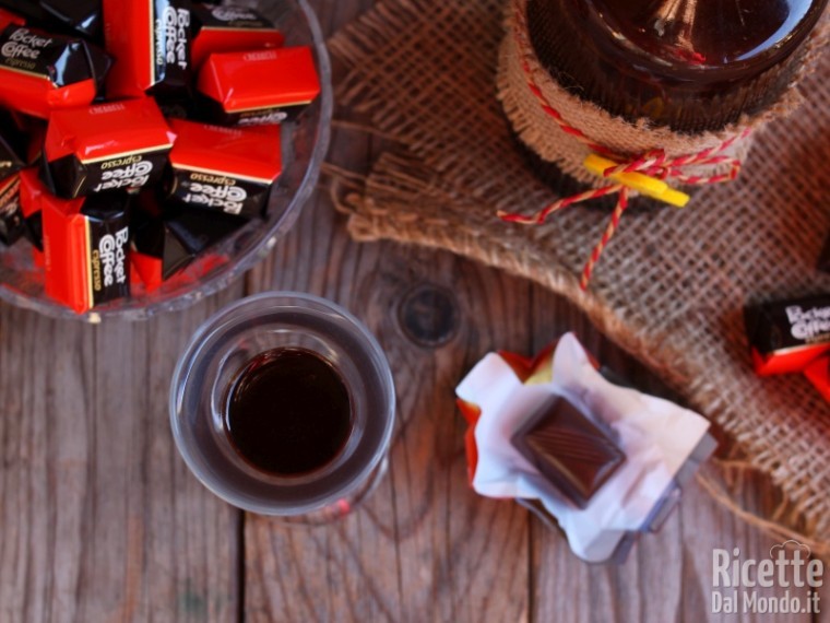 Semplice liquore al gusto di pocket coffee