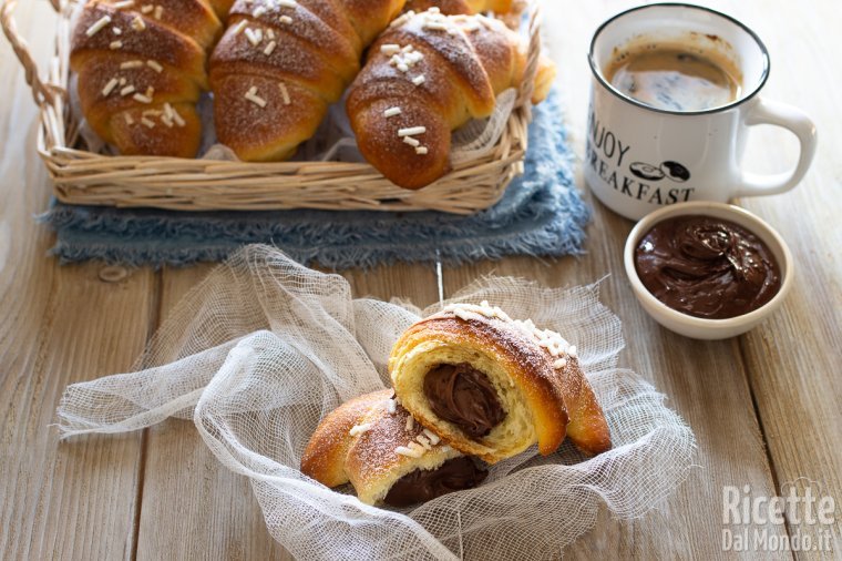 Cornetti di pasta brioche alla Nutella