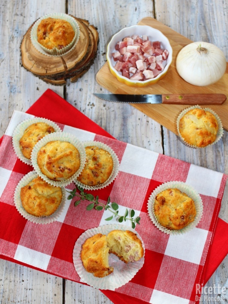 Come fare i muffin pancetta e cipolla