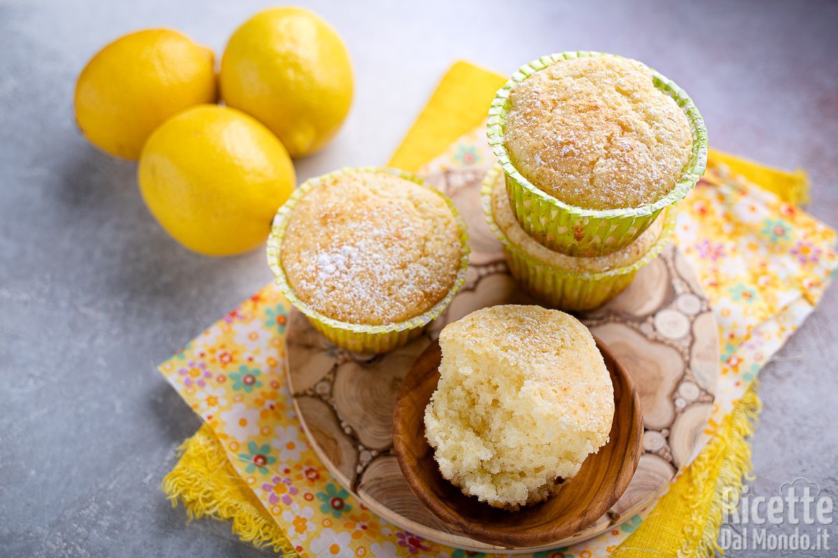 Ricetta Muffin al limone sofficissimi. Pronti in 5 minuti!