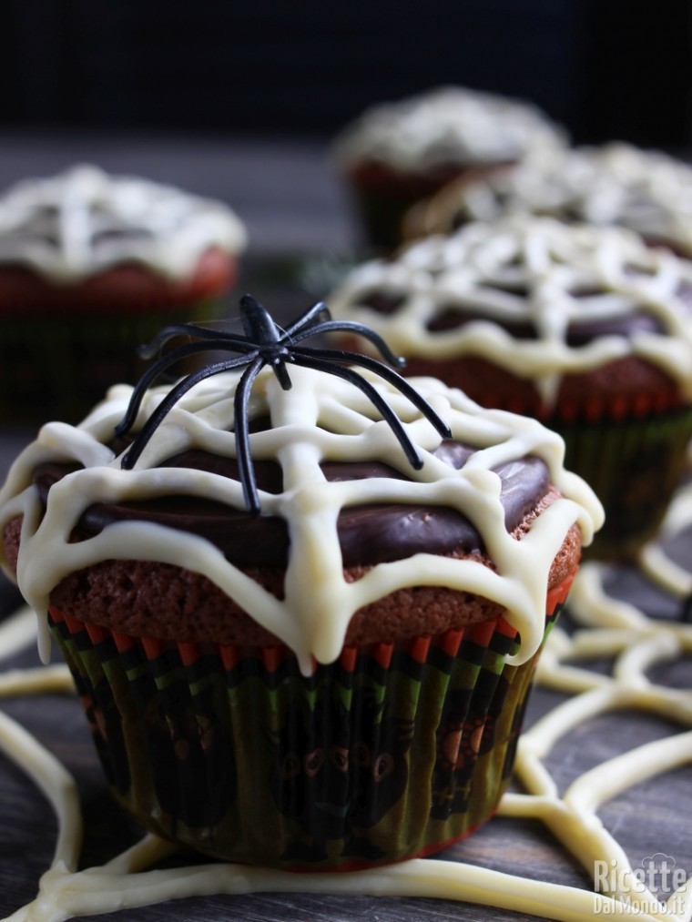 Come fare i muffin ragnatela di Halloween
