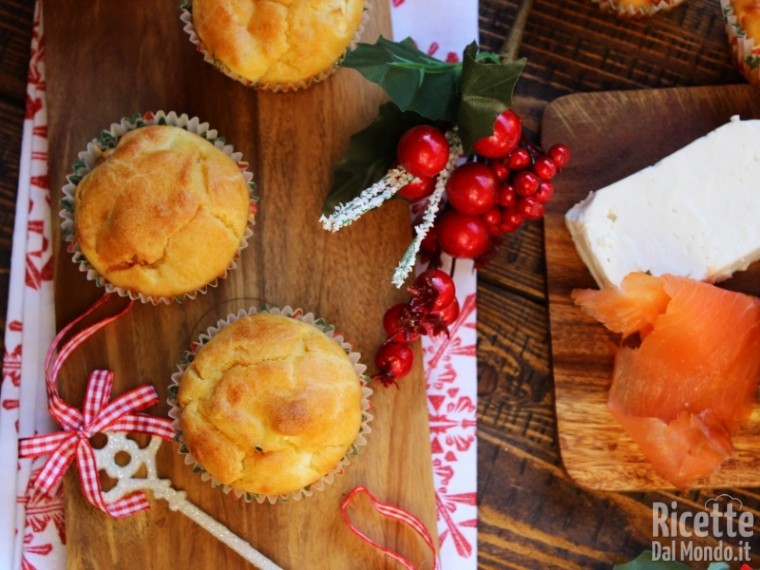 Muffin con salmone e feta morbidi