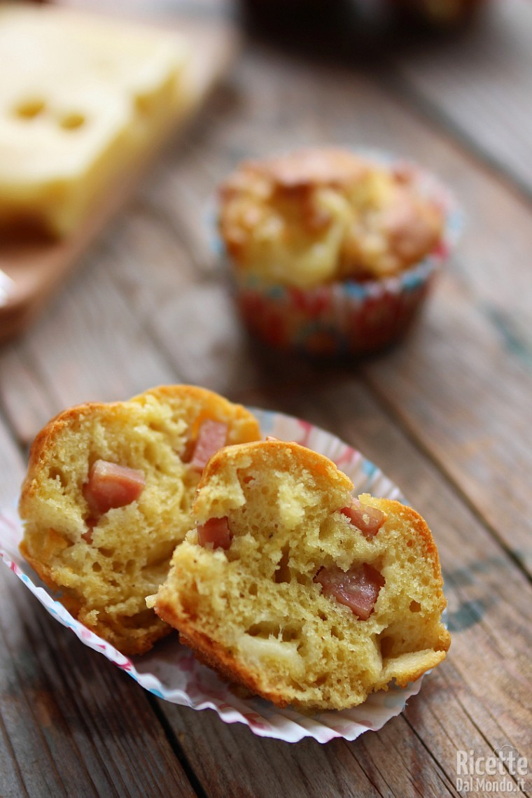 Come fare i muffin mortadella ed emmental
