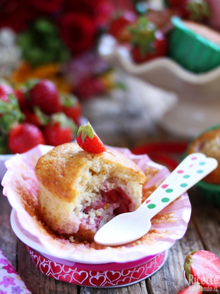 Come fare i muffin alle fragole fresche morbidissimi