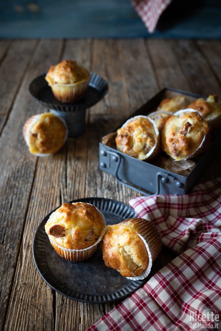 Ricetta muffin salati wurstel e scamorza