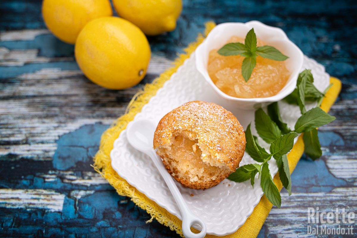 Ricetta Muffin con marmellata di limoni. La ricetta dei muffin al limone ripieni!