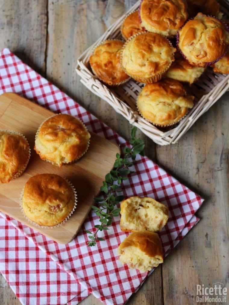 Come fare i muffin salati al prosciutto e formaggio