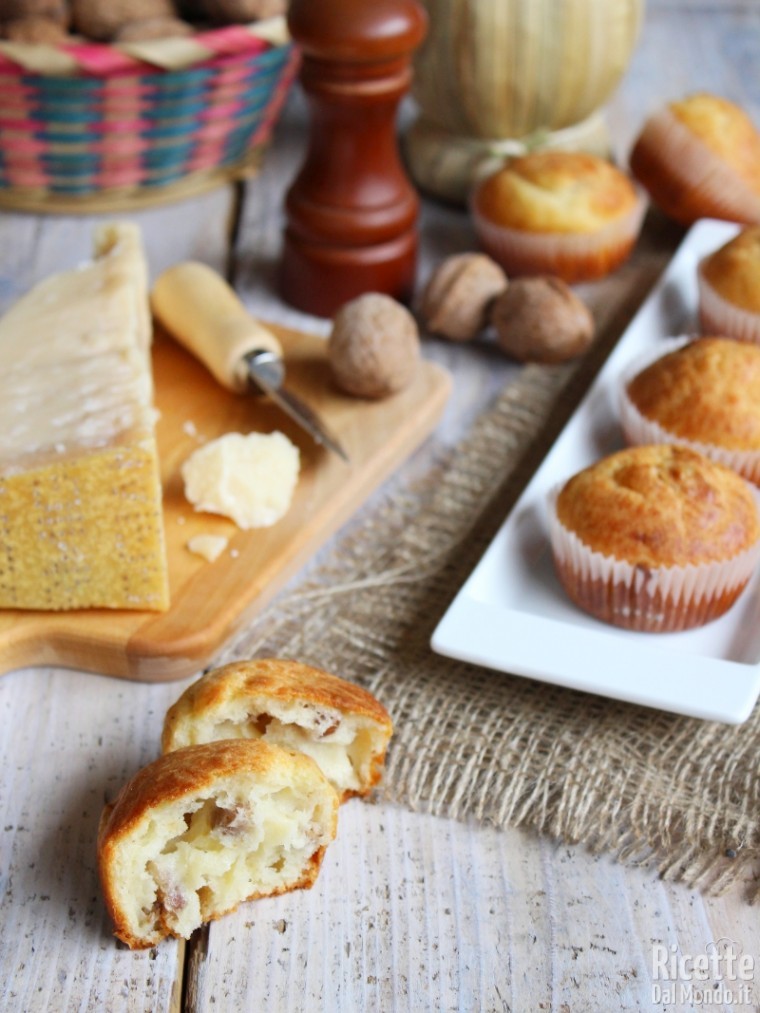 Come fare i muffin al parmigiano