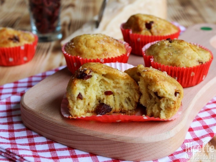 Ricetta muffin mirtilli secchi e parmigiano