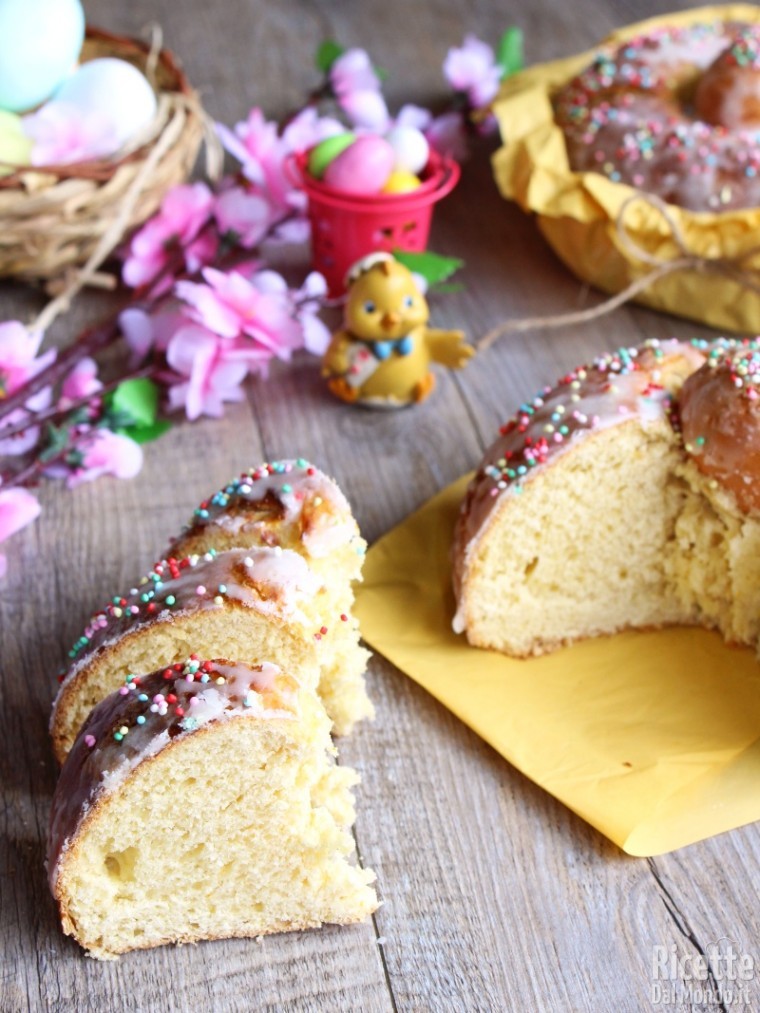 Come fare la mona de Pascua a ciambella