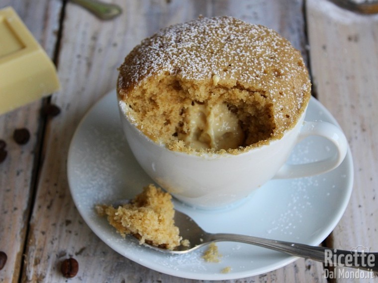 Ricetta mug cake al caffè con cuore di cioccolato bianco