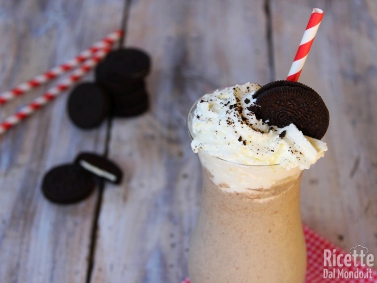 Milkshake Oreo, frappè con biscotti Oreo|RicetteDalMondo