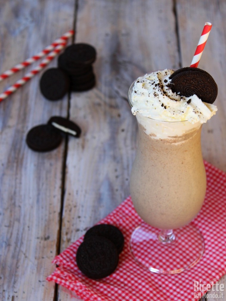 Milkshake Oreo, frappè con biscotti Oreo|RicetteDalMondo