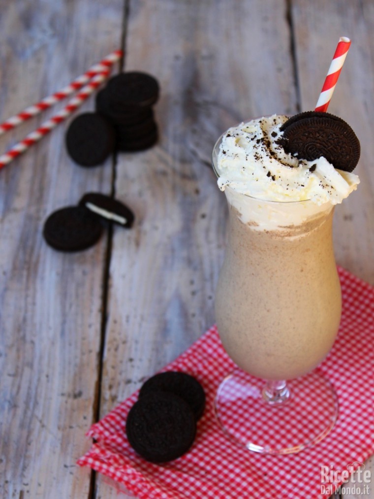 Milkshake Oreo, frappè con biscotti Oreo|RicetteDalMondo