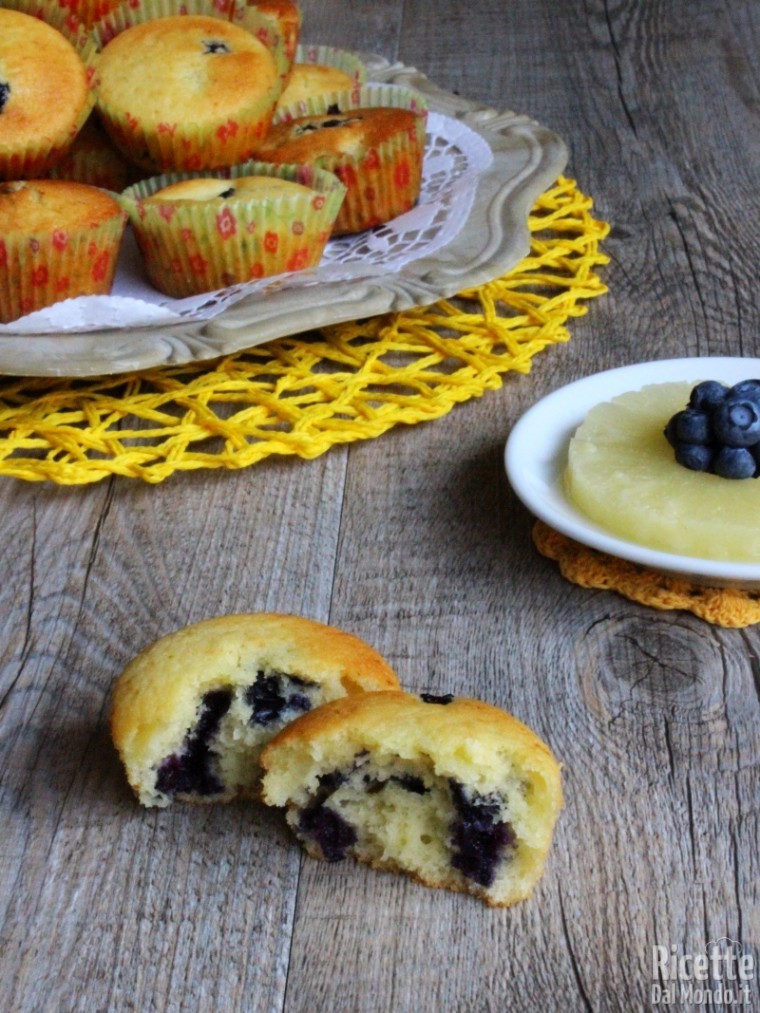 Come fare i muffin ananas e mirtilli