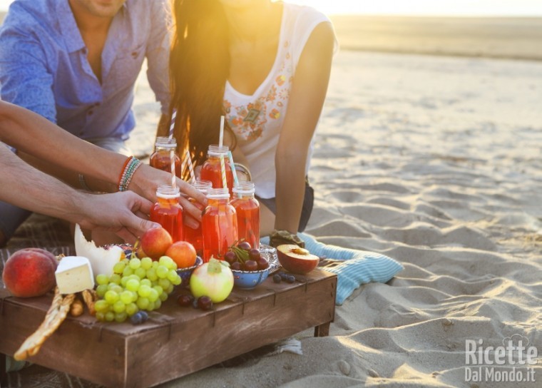 Menù da spiaggia: ecco cosa mangiare sotto l'ombrellone