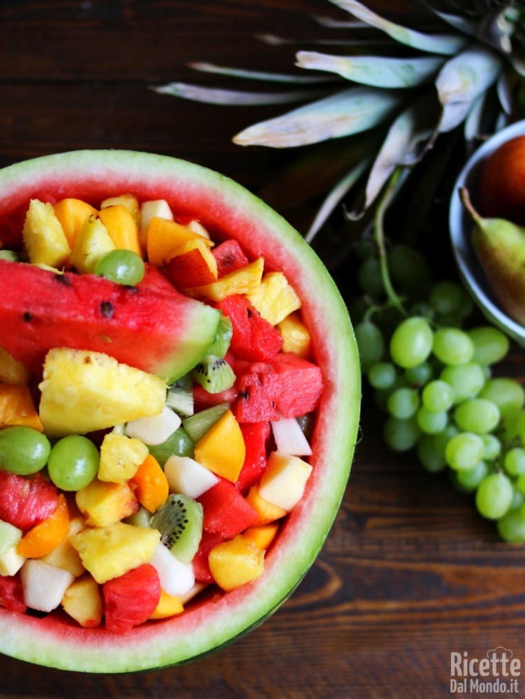 Ricetta semplice della macedonia nell'anguria