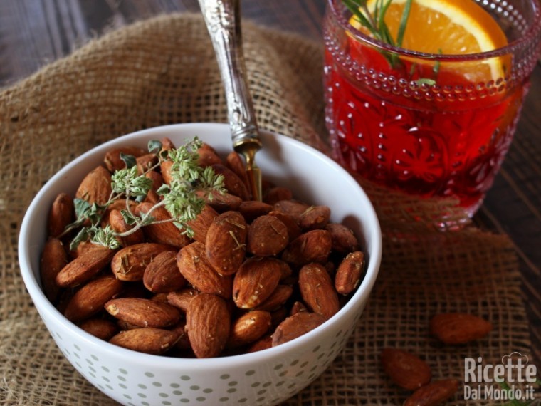 Ricetta mandorle salate tostate aromatiche