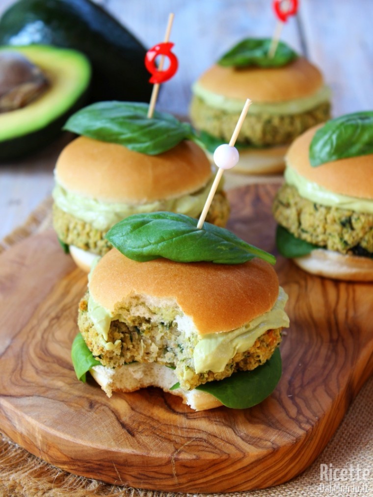 Come fare i mini burger vegani lenticchie, spinaci e quinoa