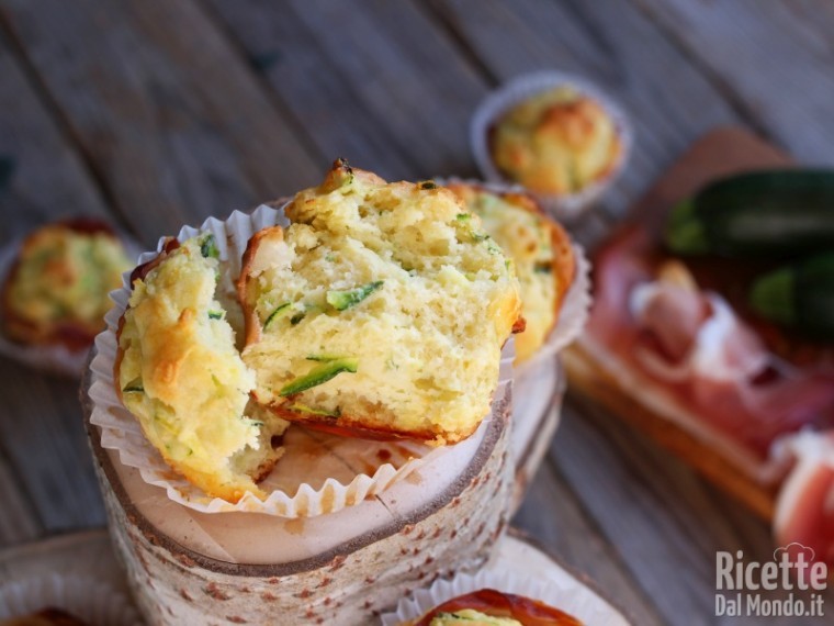 Ricetta muffin salati con zucchine e speck