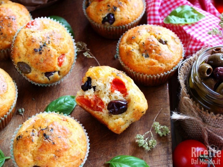 Ricetta muffin con olive e pomodorini