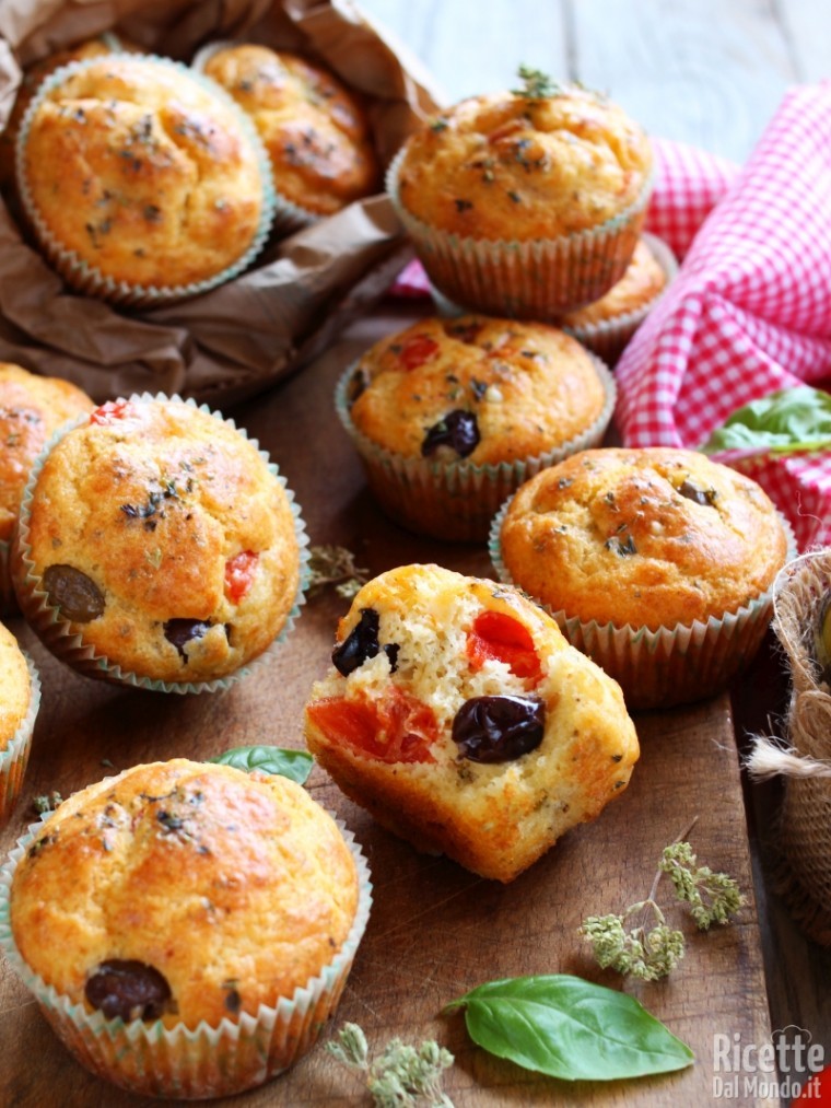 Come fare i muffin con olive e pomodorini