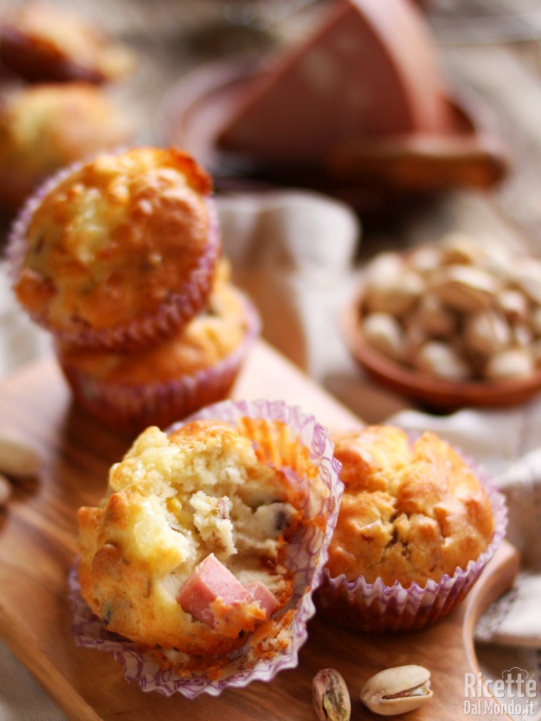 Come fare i muffin con pistacchi e mortadella