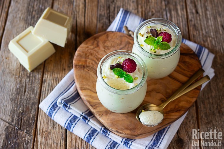 Mousse al cioccolato bianco. La ricetta senza uova e senza cottura!