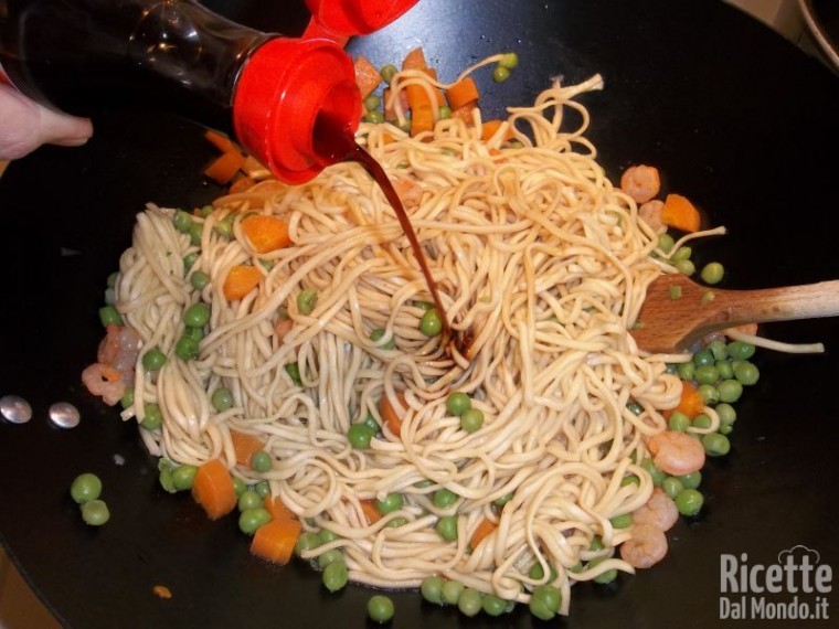 Noodles con Verdure e Gamberetti