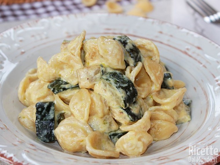 Come fare la pasta con zucchine e philadelphia