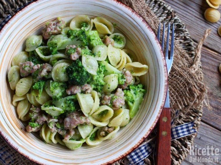 Ricetta orecchiette con broccoli e salsiccia