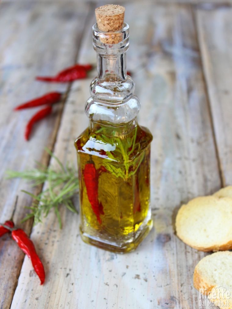 Come fare l'olio piccante al peperoncino