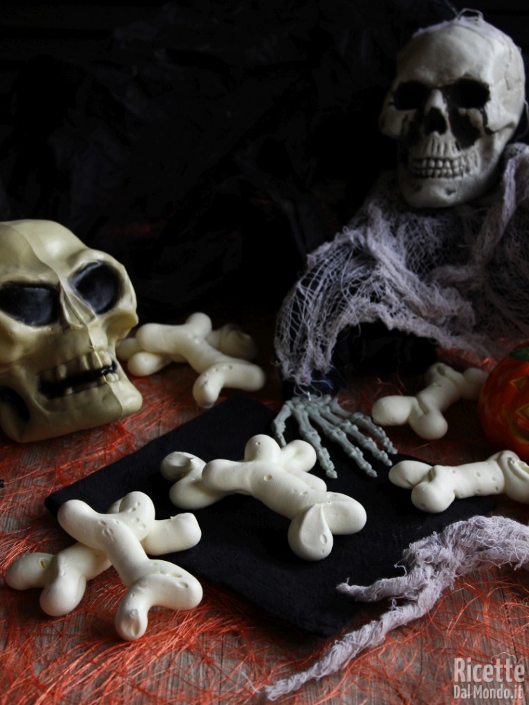 Come fare le ossa di meringa