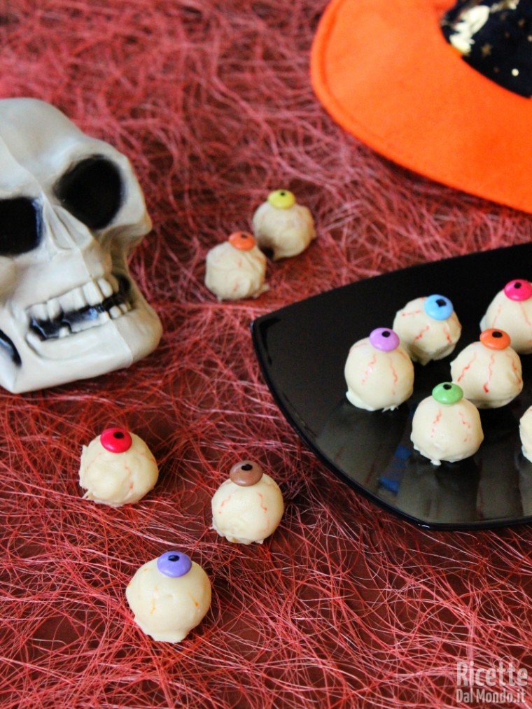 Come fare gli occhi di strega insanguinati