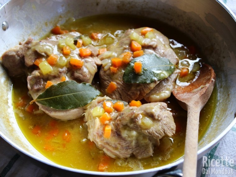 Come fare l'ossobuco di tacchino al vino bianco