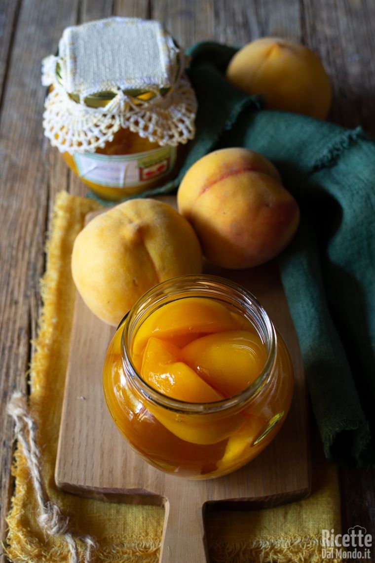 Come fare le pesche sciroppate veloci