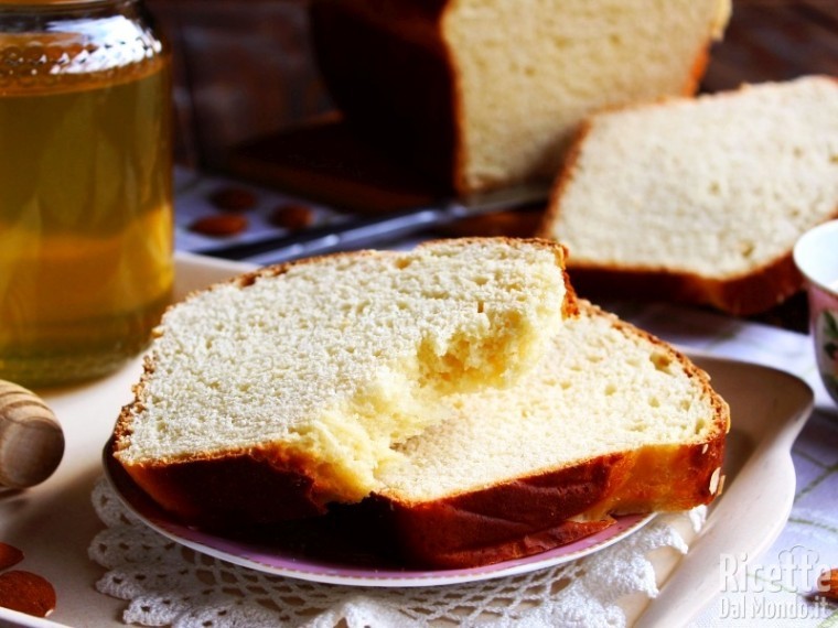Pane alle mandorle e miele dolce