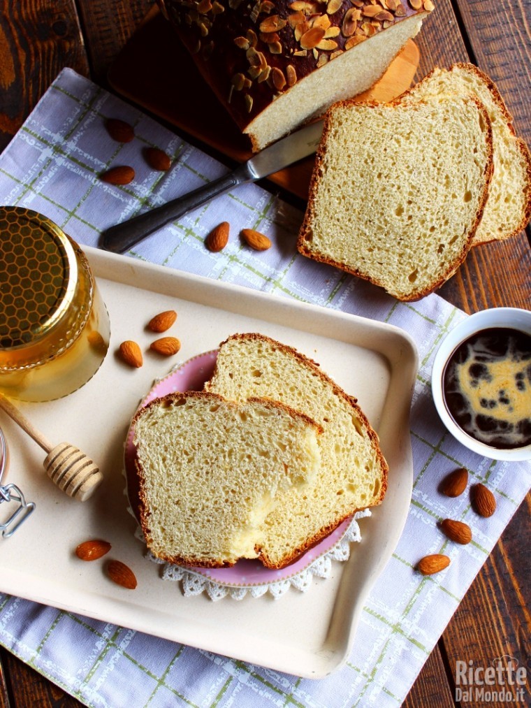 Pane alle mandorle e miele soffice