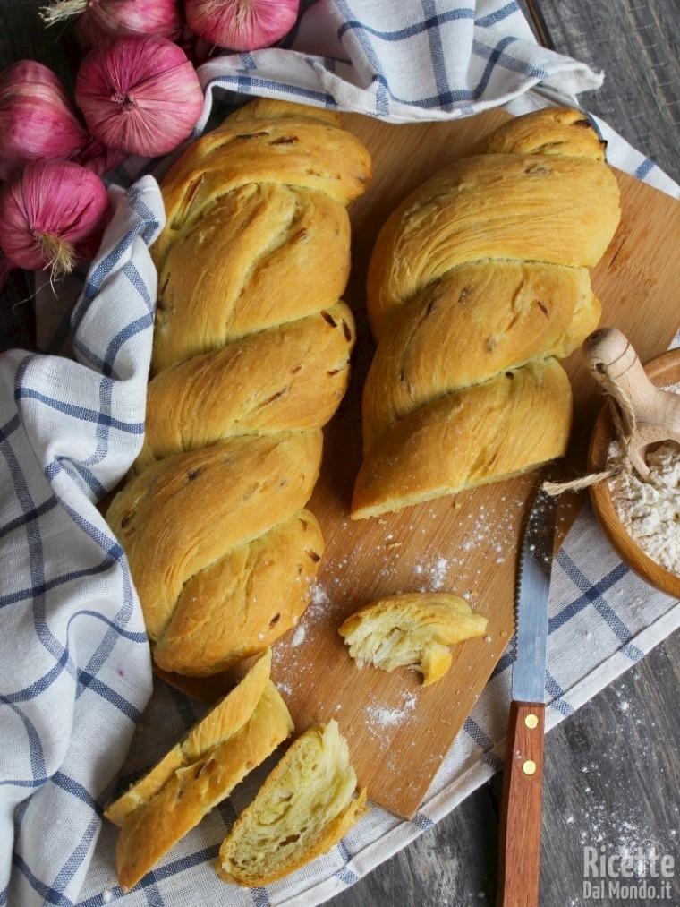 Come fare il pane alla cipolla