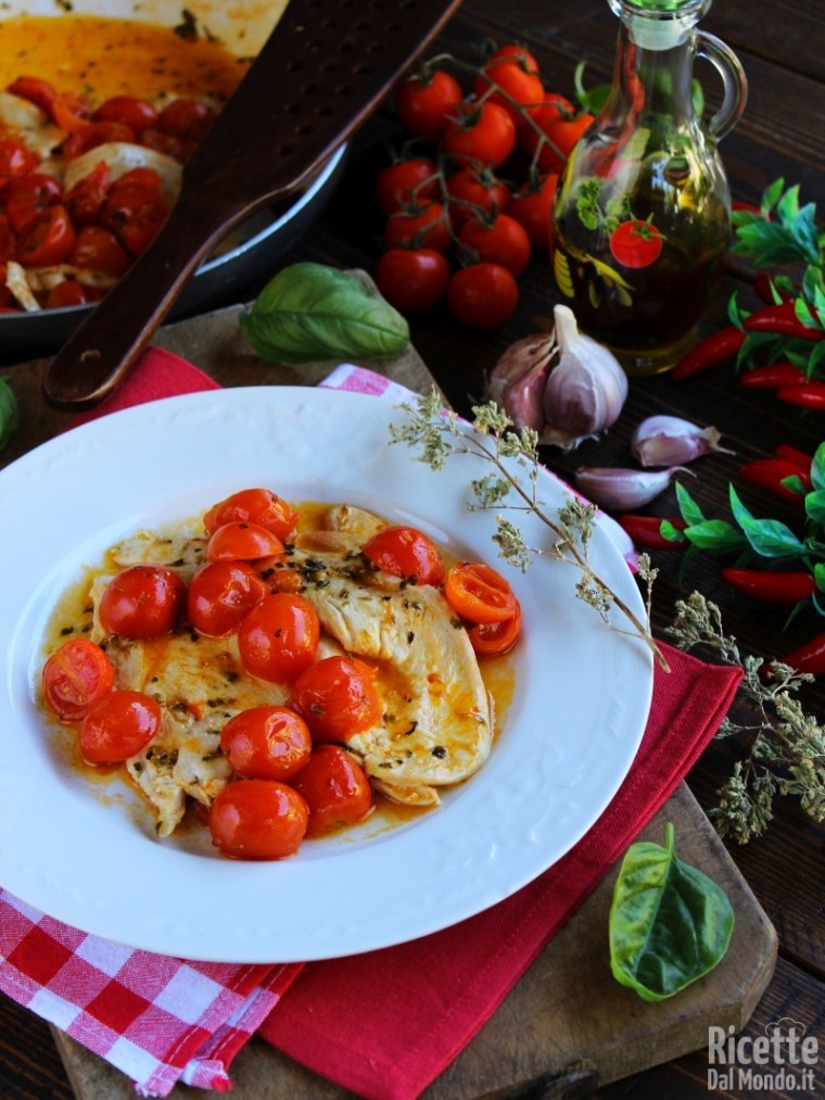 Semplice petto di pollo alla pizzaiola con pomodorini