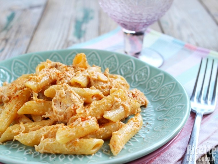 Pasta con salmone e paprika velocissima