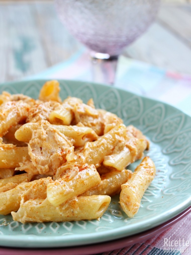 Come fare la Pasta con salmone e paprika