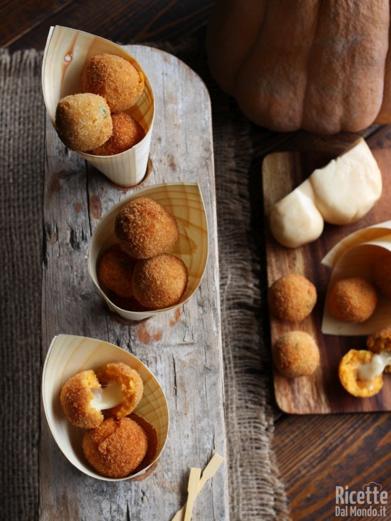 Semplici polpette di zucca con cuore filante
