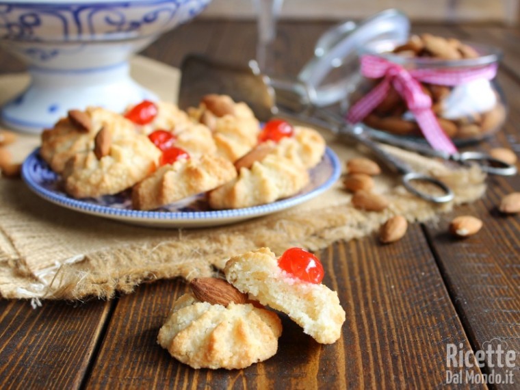 Pasticcini di pasta di mandorla siciliani