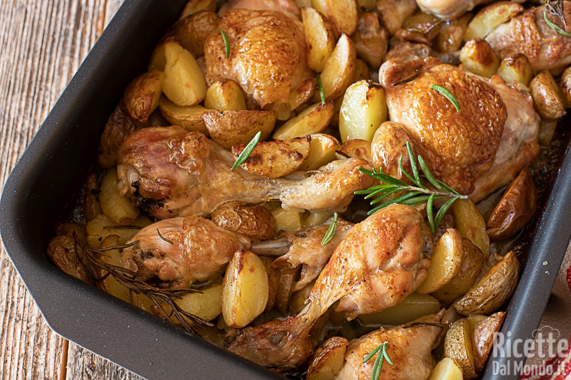 Pollo al forno con le patate (Ricetta classica della nonna)