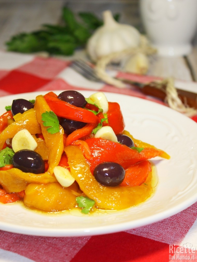 Come fare i peperoni arrostiti in insalata