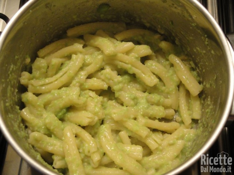 Pasta con Pesto di Fave 4