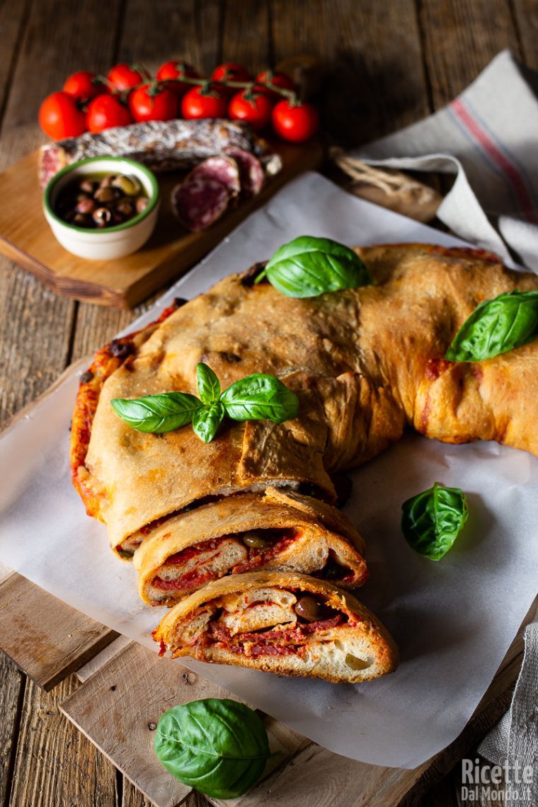 Ricetta pizza Stromboli, la pizza arrotolata americana